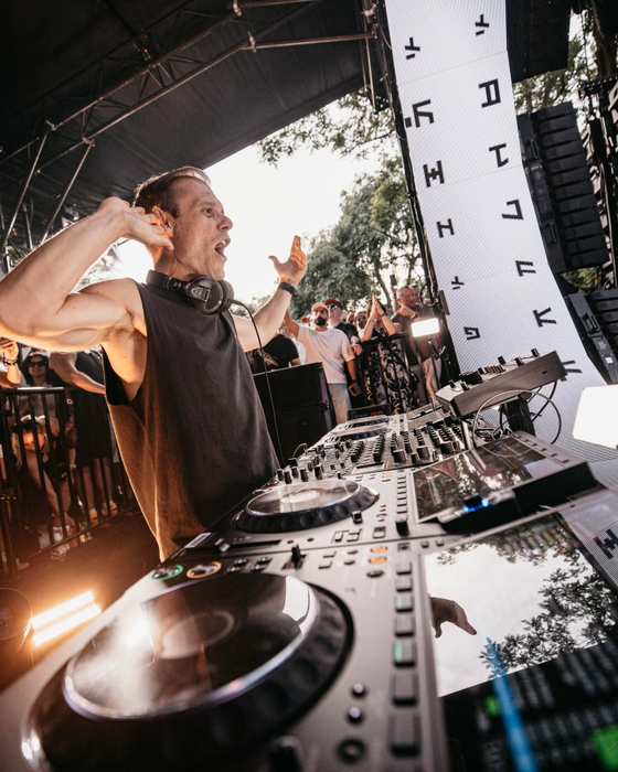 Armin van Buuren a făcut spectacol la Iași, dar cele 3 milioane nu s-au achitat. Cel mai scump show plătit din bani publici s-a terminat în instanță!