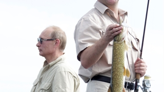 Cum se distreaza oamenii care conduc Rusia: Medvedev si Putin au dat la peste pe Volga