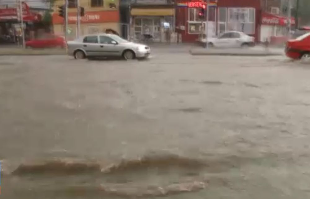 Timișoara, inundată după o ploaie torențială! Traficul a fost blocat