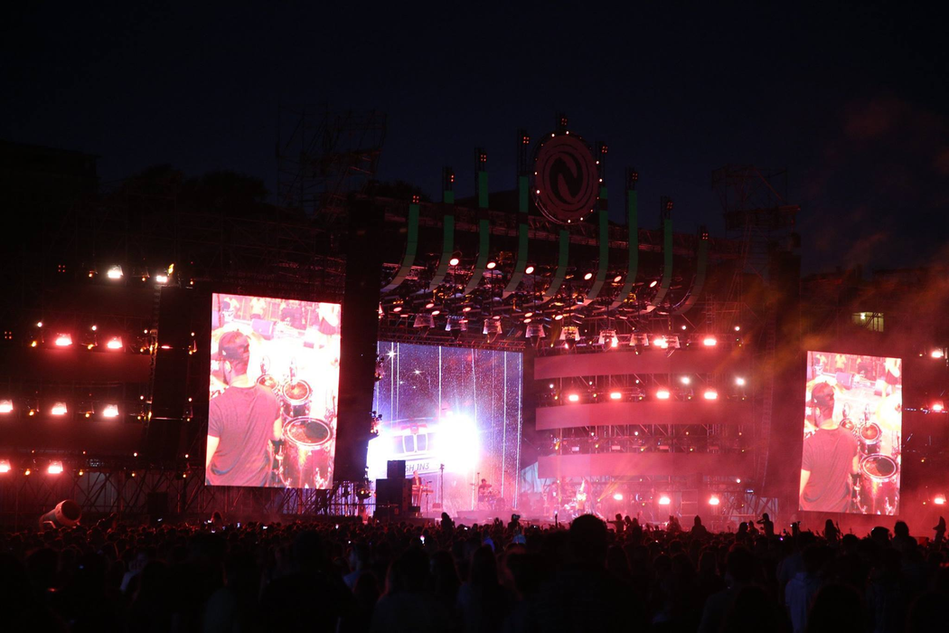 CANCAN.ro transmite cele mai tari momente. IMAGINI LIVE. Zeci de mii de oameni la NEVERSEA, cel mai mare festival de pe litoral