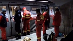 Imagine şocantă cu tânăra ucisă în staţia Dristor! Era prinsă sub metrou şi nimeni nu a putut să o ajute...