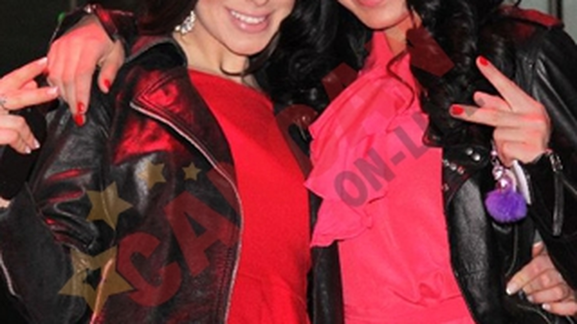 Adelina Pestritu si Natalia Mateut au ajuns la 2 dimineata din club intr-o uzina