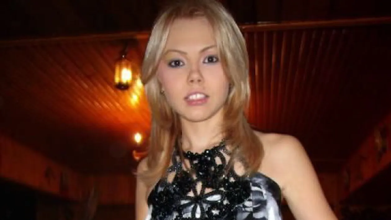 Amintirile din copilarie o rascolesc pe ultima virgina din showbiz!Vezi ce traume a indurat Denisa Manelista din cauza parintil