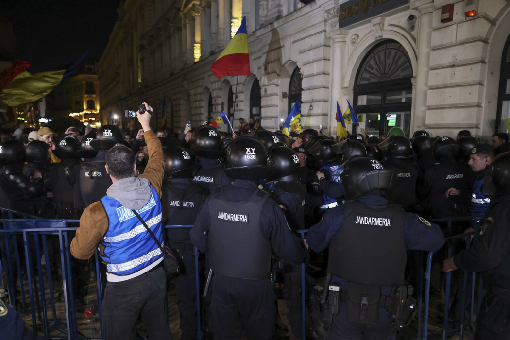 BEC a respins candidatura lui Călin Georgescu! La aflarea veștii, susținătorii lui s-au îmbrâncit cu jandarmii