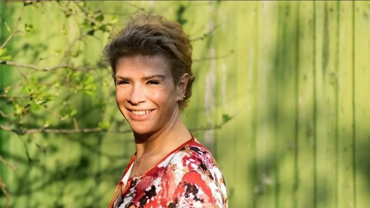 Aniversarea cu invitaţi mascaţi a făcut-o pe TEO TRANDAFIR să se dea de gol în privinţa unui talent ascuns!