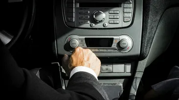 Schema prin care interlopul vitezoman a scăpat fără amendă. Cum i-a făcut pe magistrați să-i dea dreptate și permisul de conducere înapoi