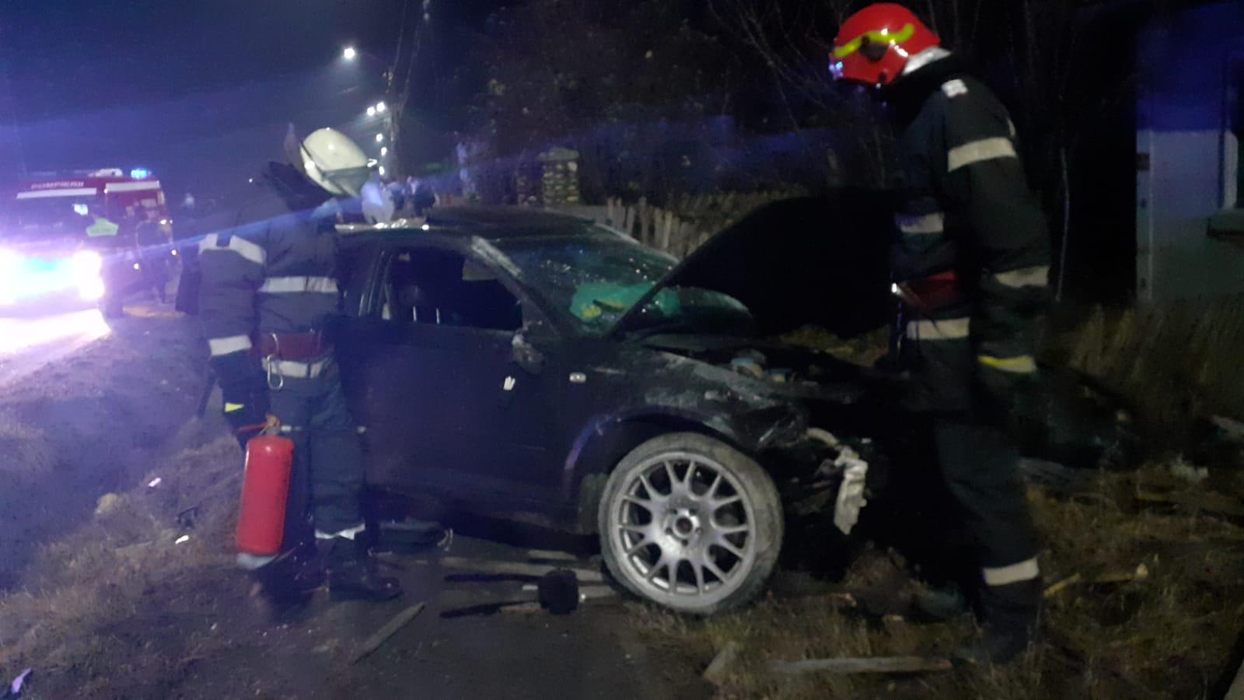 Cursă nebună! A furat două mașini și cu ultima a făcut accident. Patru persoane au fost rănite