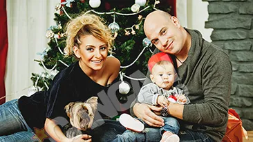 Imagini nemaivăzute cu fetiţa Giuliei Anghelescu de Crăciun! Ce adorabilă e micuţa Antonia!