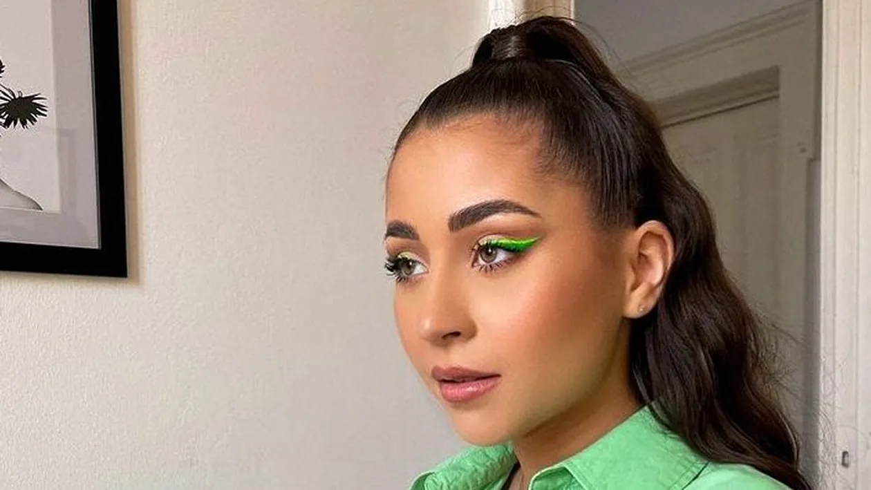 Prima poză cu burtica de gravidă a lui Nicole Cherry. FOTO