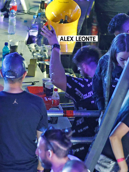 Alex Leonte a băut și a fumat trabuc, la Untold (Foto: CANCAN.RO)