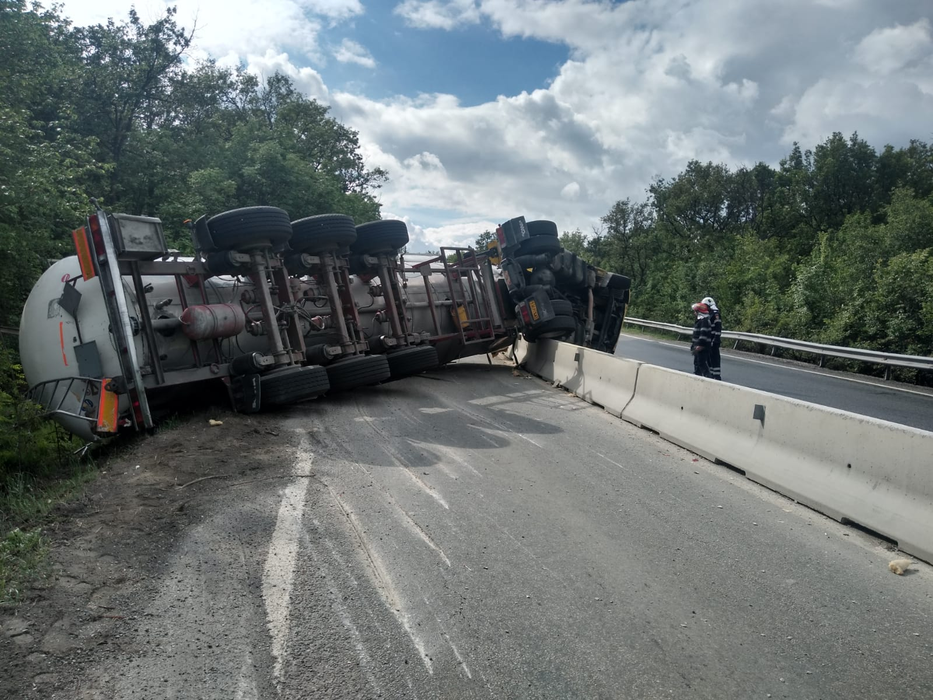 Traficul de pe DN 65 este blocat în urma accidentului