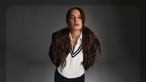 Când nu filmează la Pro TV, Raluka cochetează cu rolul de mamă: "Un copil te face să fii prezent"