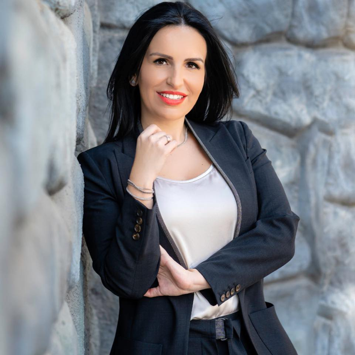 Cine este soţia milionarului care îşi doreşte să devină patron la FCSB. Loredana Apreutese a fost inclusă în Revista Forbes