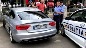 Șoferul cu mesajul anti PSD lovește din nou! Și-a schimbat numerele de înmaticulare, iar acum are un nou mesaj