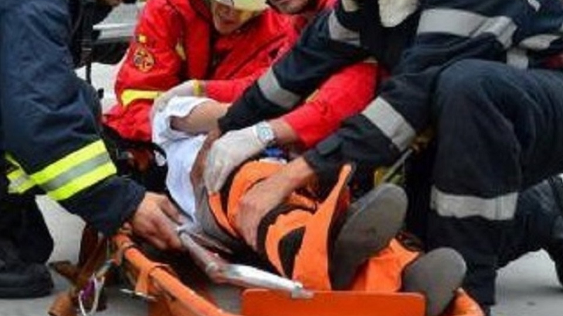FOTO / Tragedie la mina din Uricani: minerul dat dispărut a fost găsit mort. Alţi doi, transportaţi cu elicopterul la Bucureşti