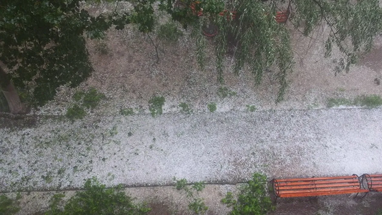 Vremea se schimba drastic in urmatoarele ore. COD GALBEN de vreme rea in mai multe zone din tara