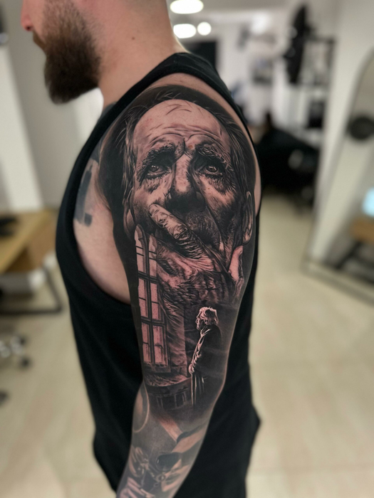 În funcție de dimensiunea și complexitatea unui tatuaj, realizarea acestuia poate dura și 12 ore foto: arhivă personală