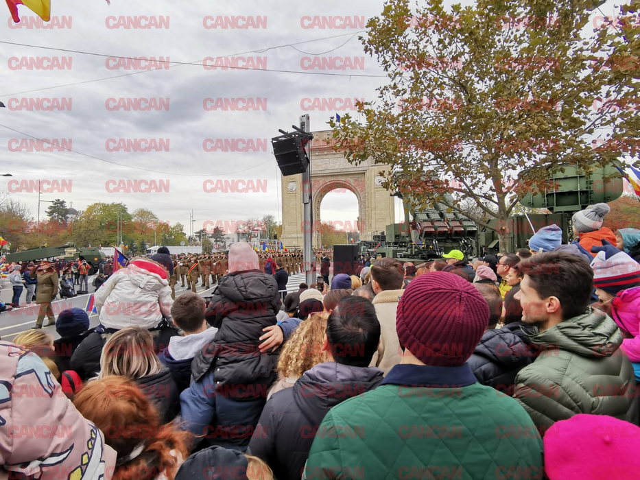 Imagini LIVE de la parada militară de 1 decembrie. Cum au apărut poliţistele la defilare. FOTO