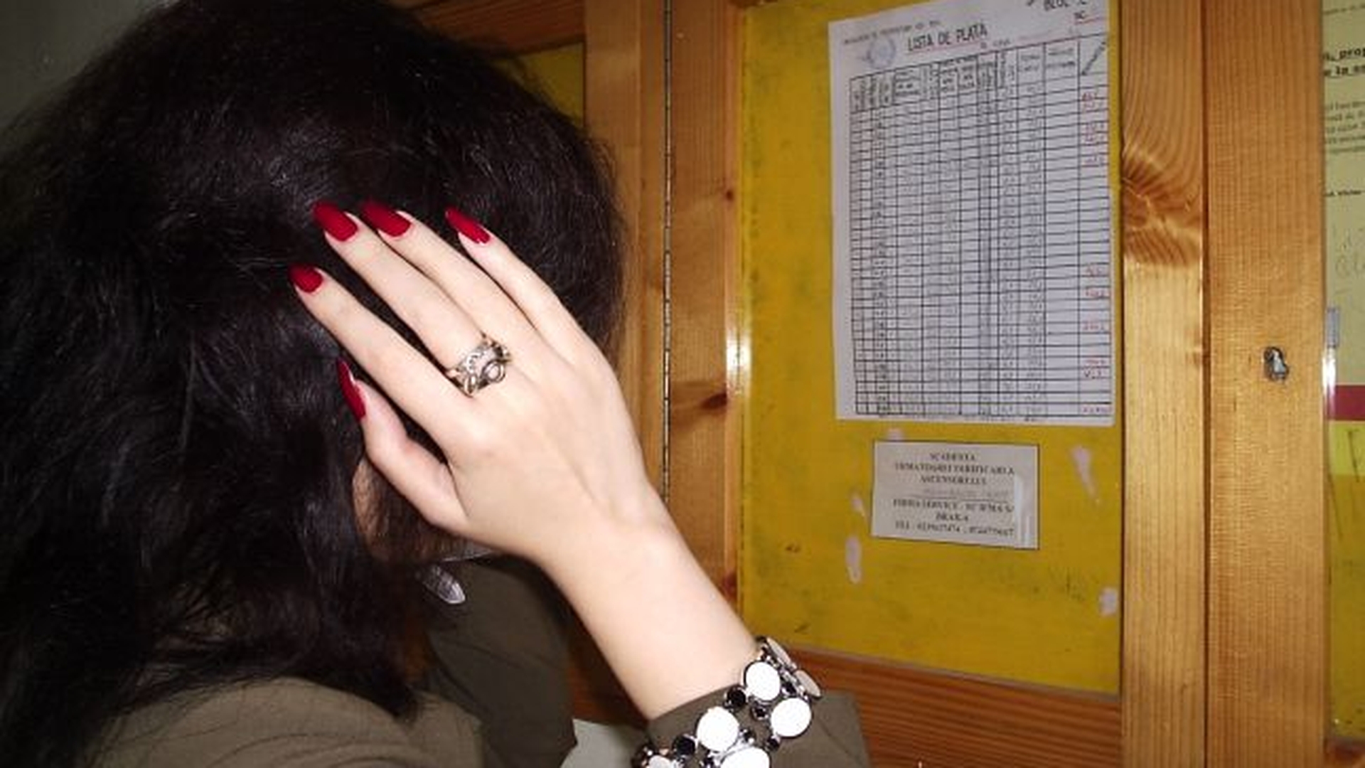 O tânără din București, “certată” pe Facebook de administratoare, că nu și-a plătit întreținerea: “Sunt tanti Nuța…“