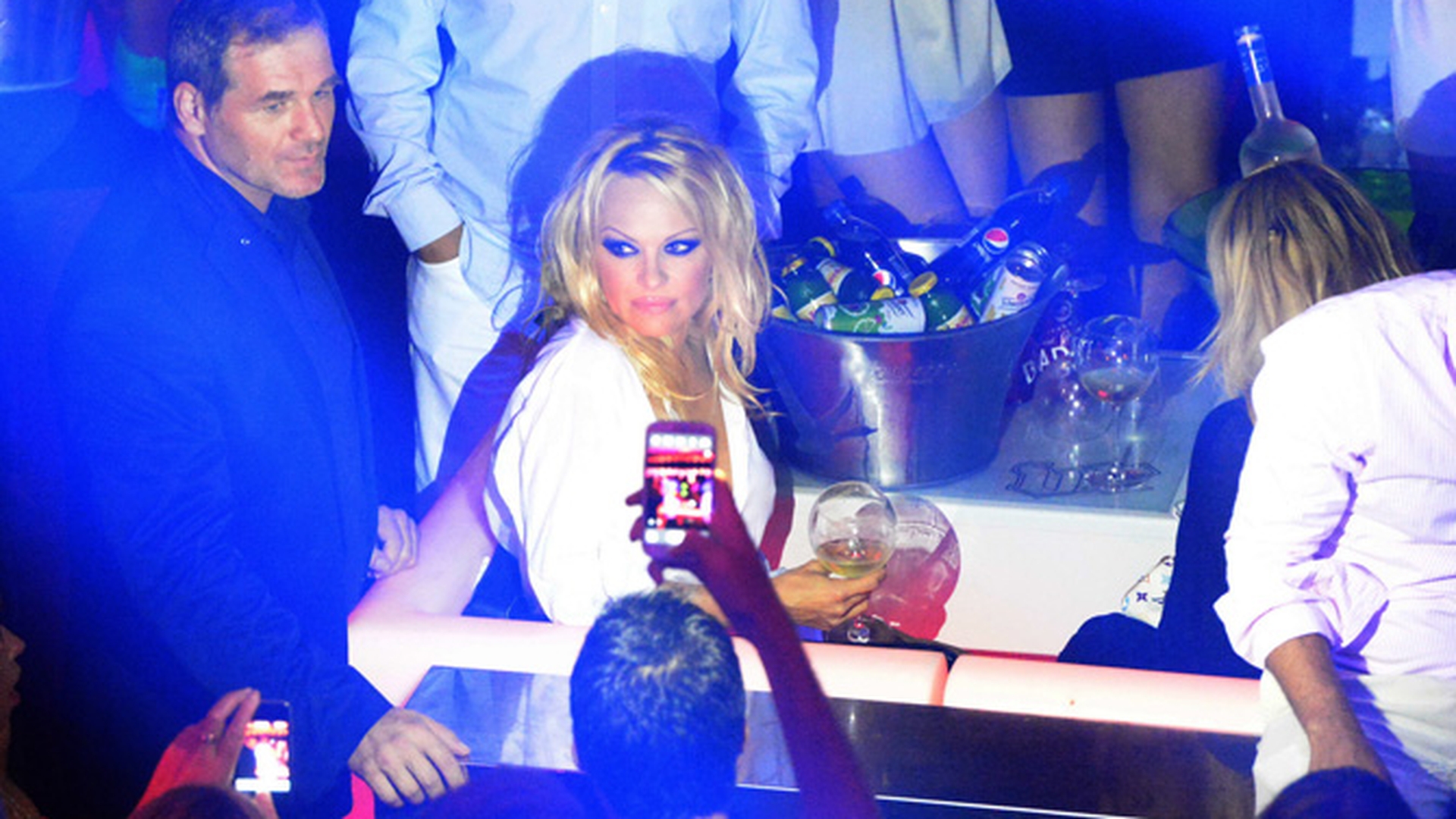 Pamela Anderson s-a destrabalat la Saint Tropez