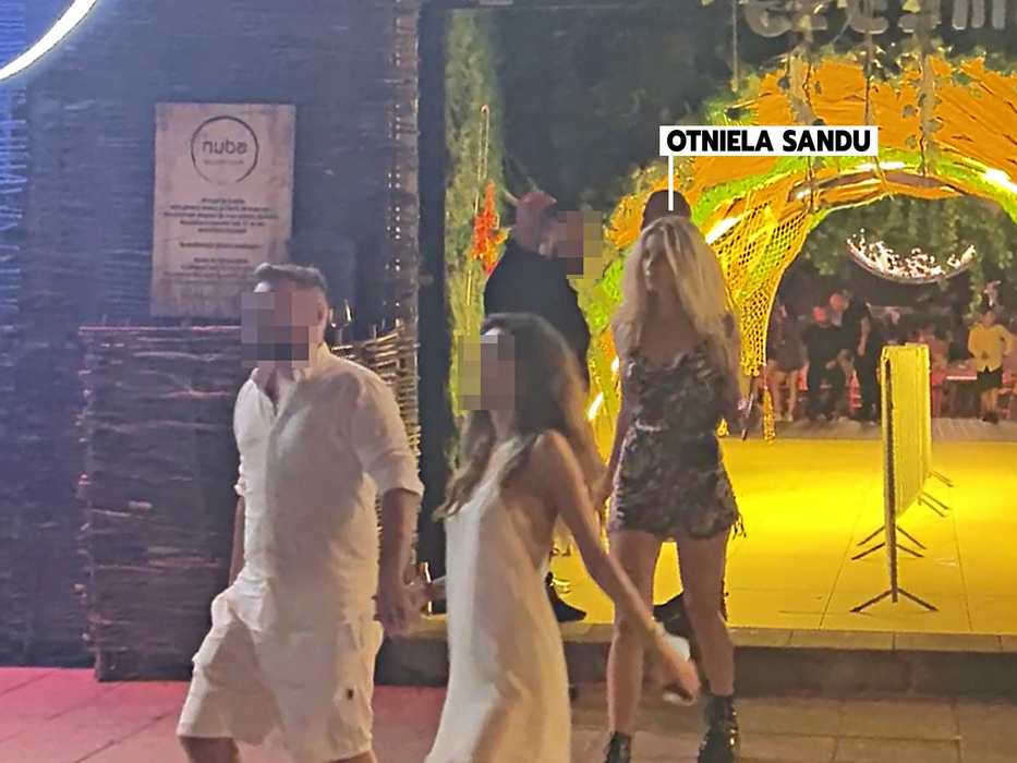 Otniela Sandu a ținut morțiș să fie imortalizat momentul plecării din club / (Sursa: CANCAN.RO)