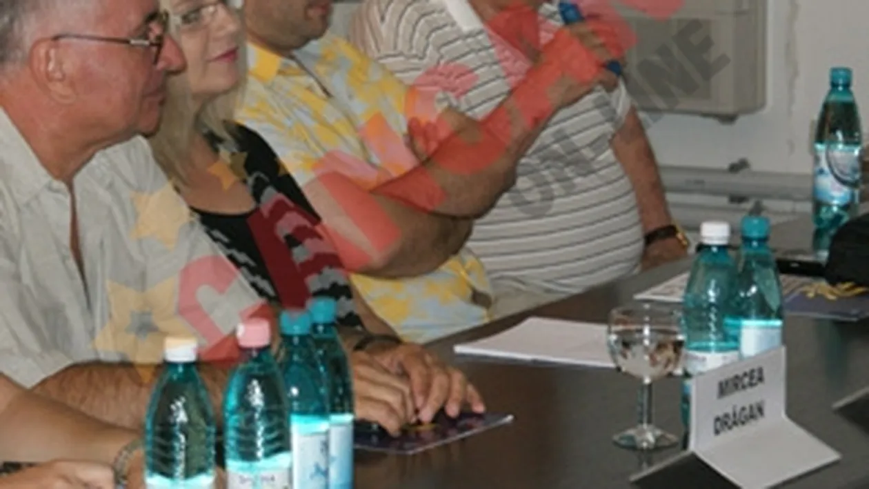 Horia Moculescu poarta cu el oriunde merge un mini-ventilator