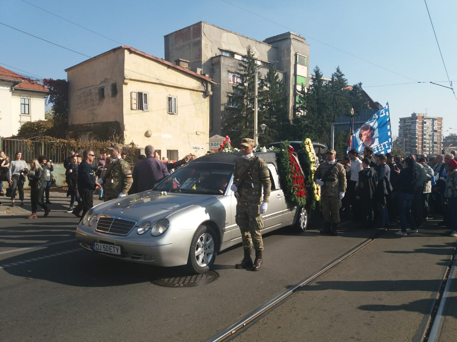 Ce scrie pe crucea lui Ilie Balaci. Detaliul care iese în evidență!