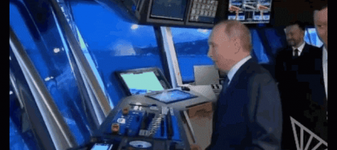 Putin s-a făcut de râs la Vladivostok, în timp ce încerca să comunice cu echipajul unui vapor. Scena devenită virală pe internet