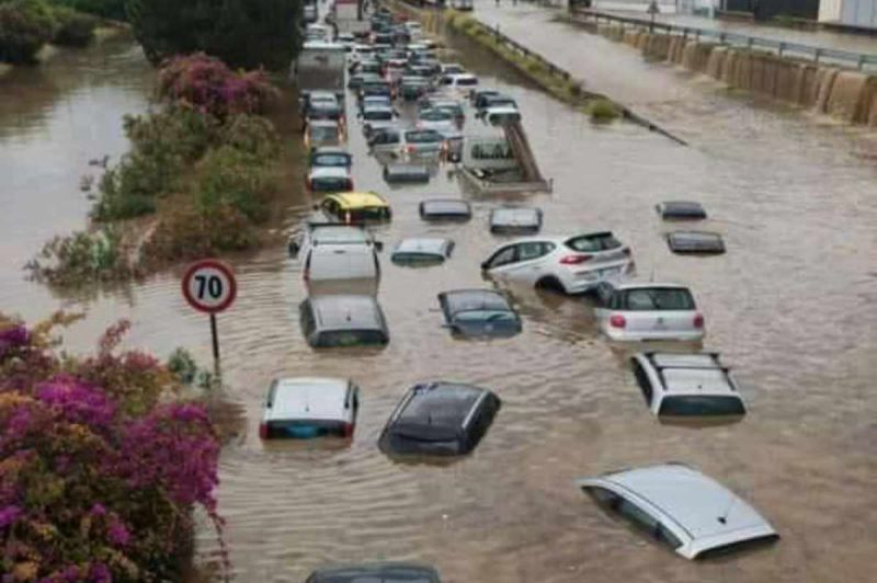 VIDEO | Imagini uluitoare din Palermo! A plouat două ore cât într-un an
