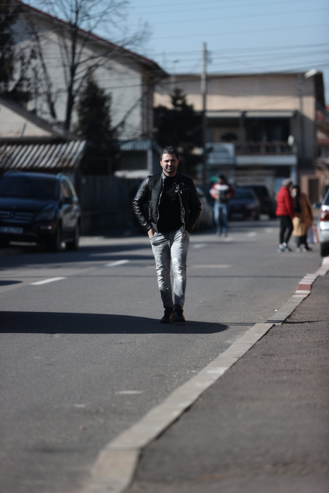 Pepe a făcut o plimbare pe jos, singur și îngândurat (Foto: CANCAN.RO)