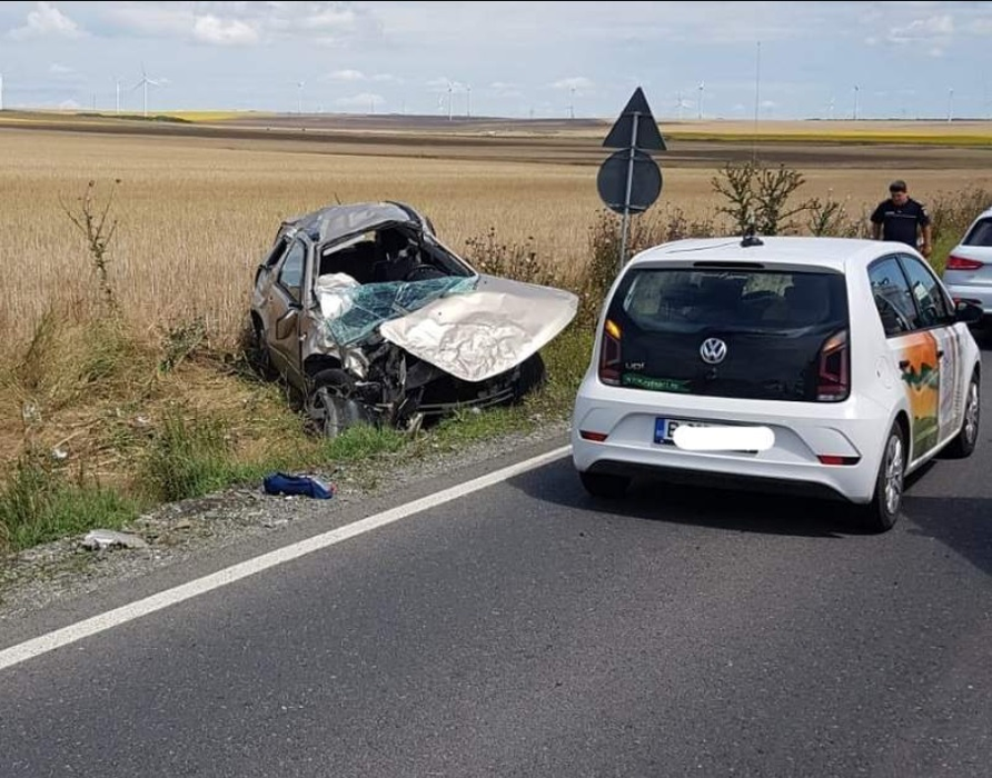 Momente de groază în Constanța! 3 copii și un adult au fost răniți, după ce maşina în care erau s-a răsturnat într-o curbă