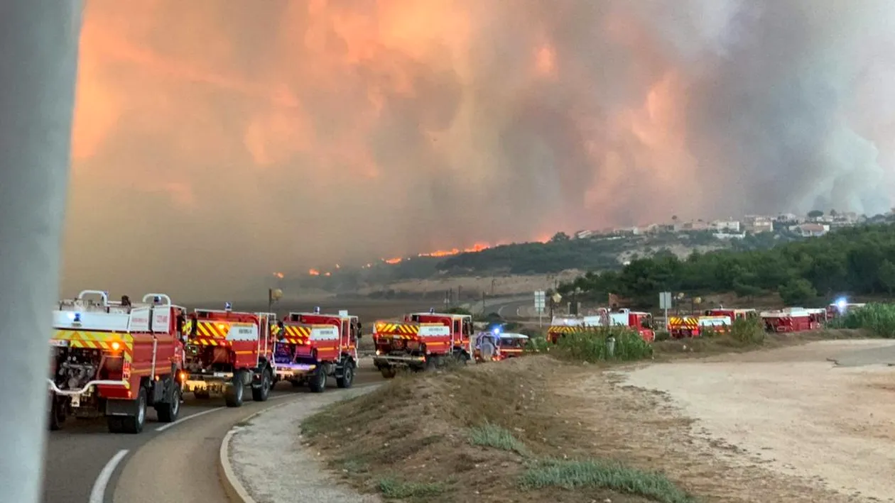 Incendiu devastator la Marsilia, pe litoralul din sud-estul Franţei! Peste 2.700 de persoane au fost evacuate