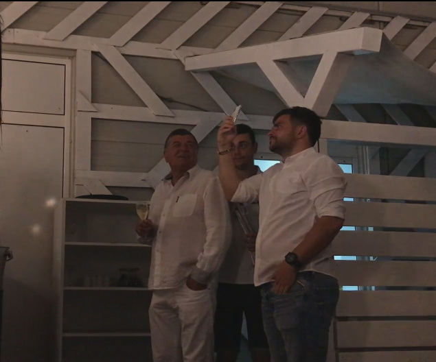 Emanoil Savin a făcut șpriț ”pe separeu” la LOFT!