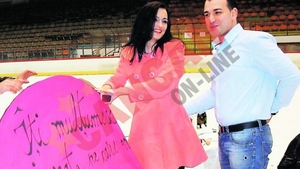 A cerut-o in casatorie la patinoar