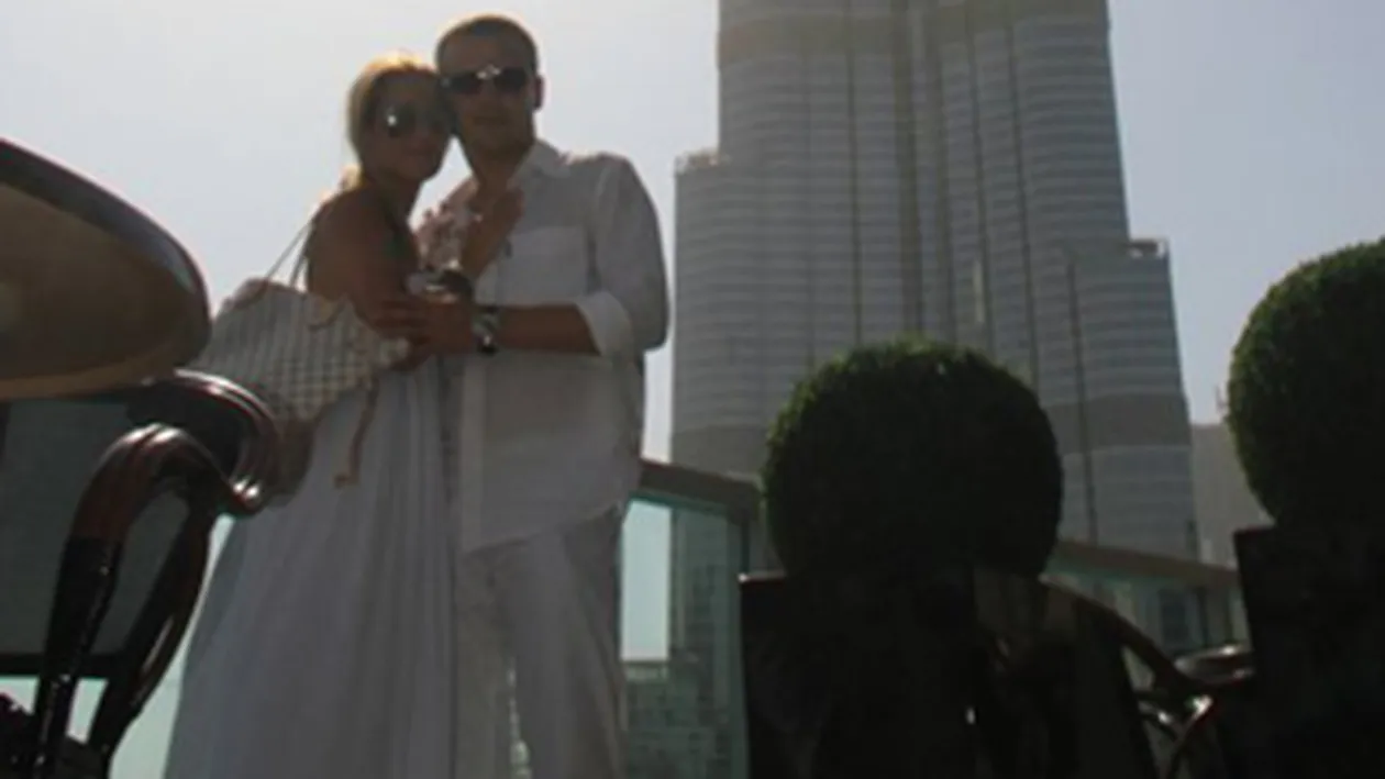 Raluca Tanase si iubitul ei, Razvan Ispas, au cinat la Burj Al Arab