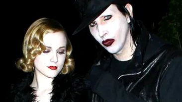 Fosta iubita a lui Marilyn Manson socheaza! Evan Rachel Wood recunoaste ca se iubeste si cu femei!