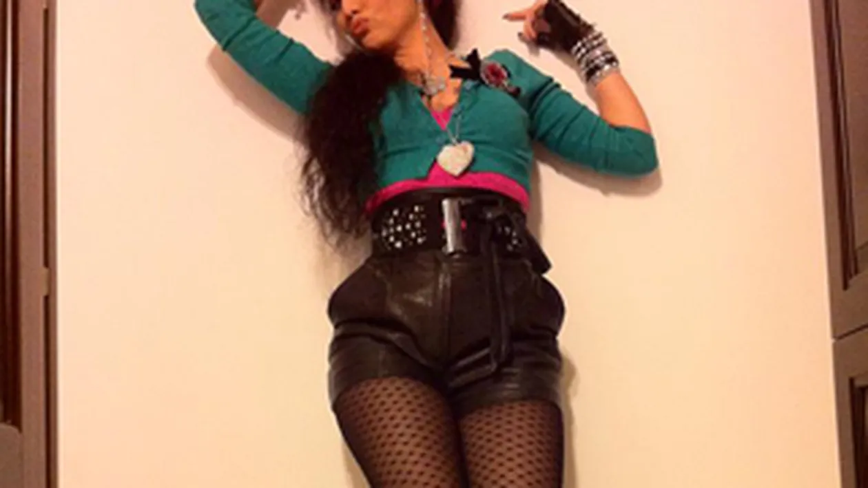 Doinita Oancea a petrecut in stilul anilor '80! Vezi cat de sexy e actrita!