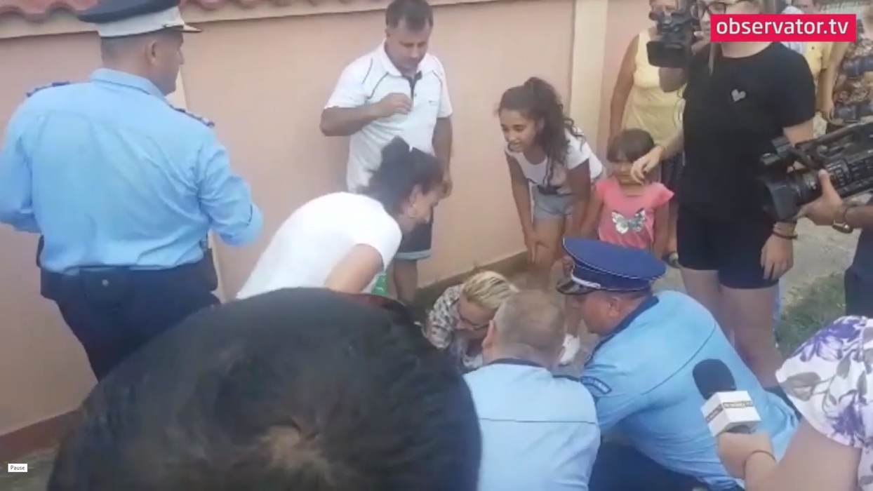 Momente dramatice. O tânără a leșinat lângă ”Casa Groazei” din Caracal