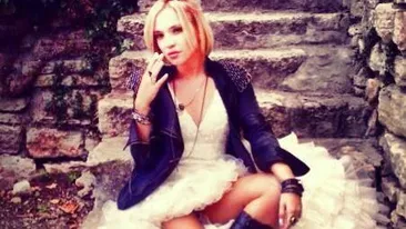 Ex consiliera lui Crin Antonescu, sexy si rea! Blondei ii place la nebunie sa conduca tirurile, iar prima data a facut-o la 16 ani