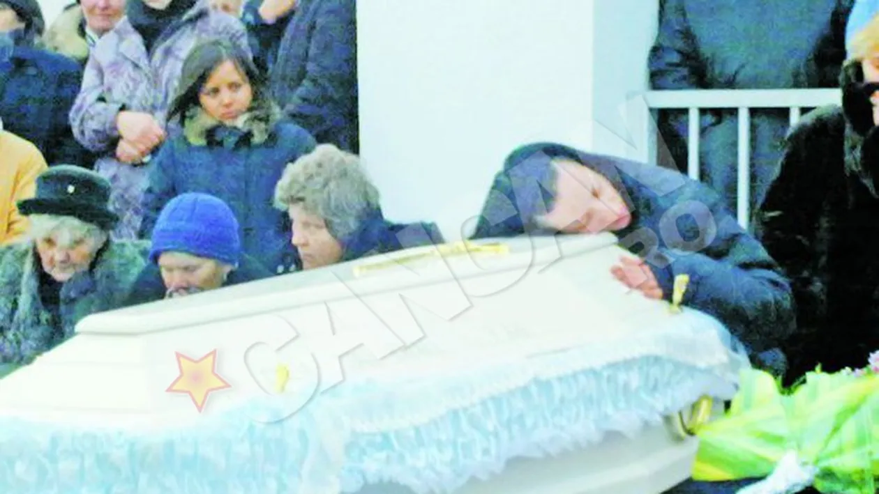 Ana Maria Toth a fost luata pe targa de la inmormantarea copilului si parintilor ei: Lumea mea nu mai exista!