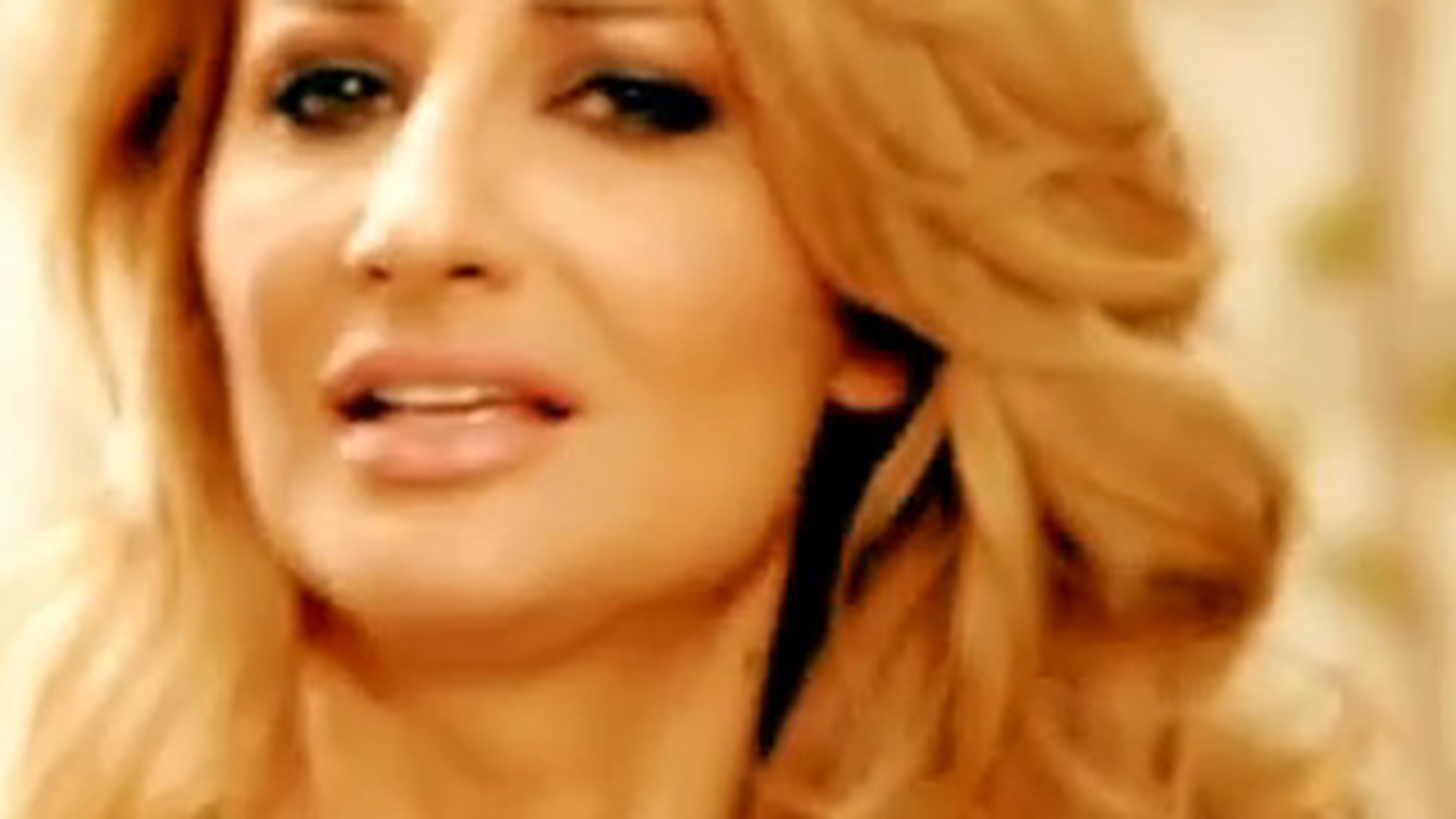 VIDEO Julia Jianu a lansat clipul melodiei "1000 de vise"