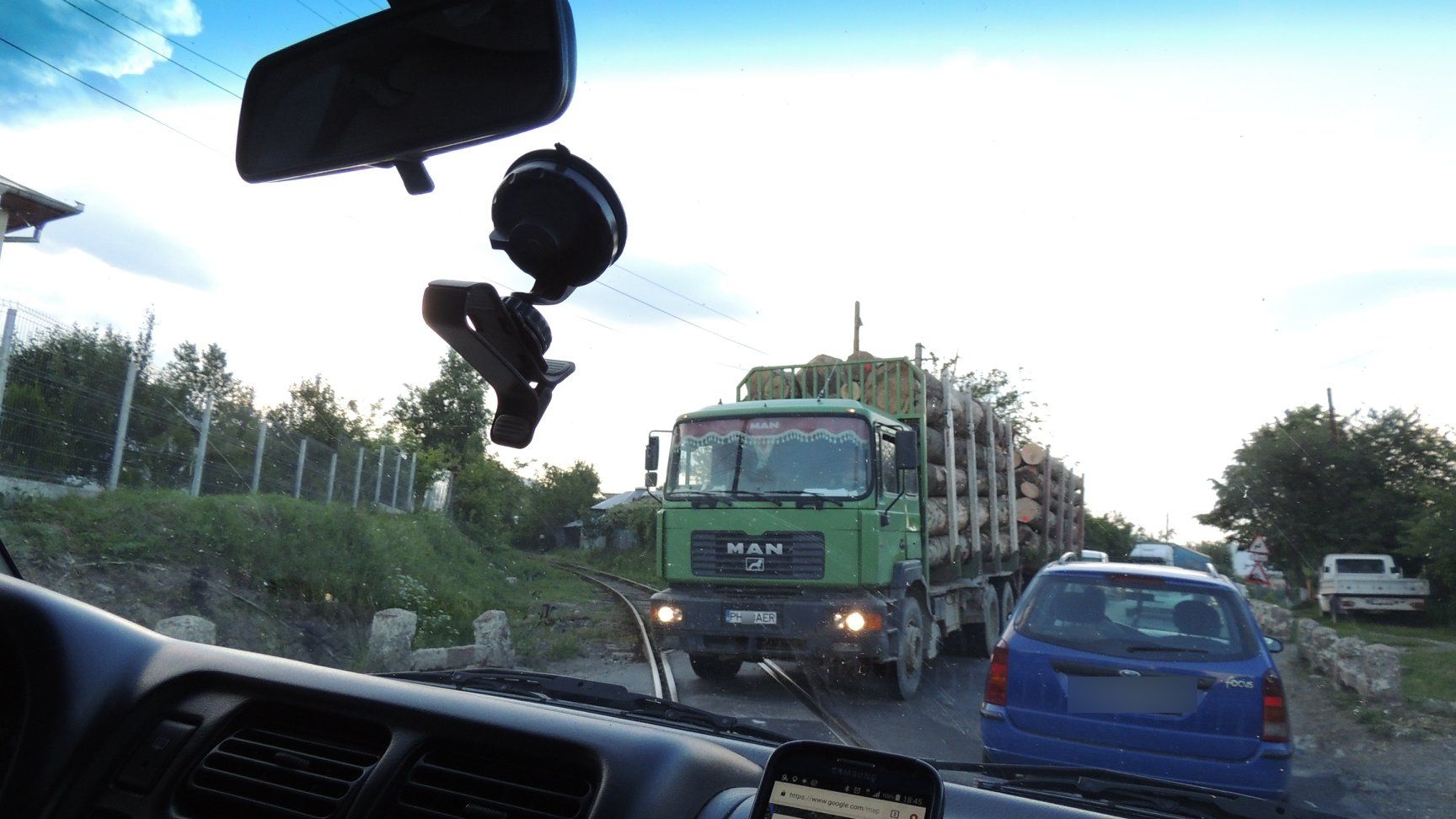 Culmea ironiei! Ce număr avea la mașină un camion care transporta lemne