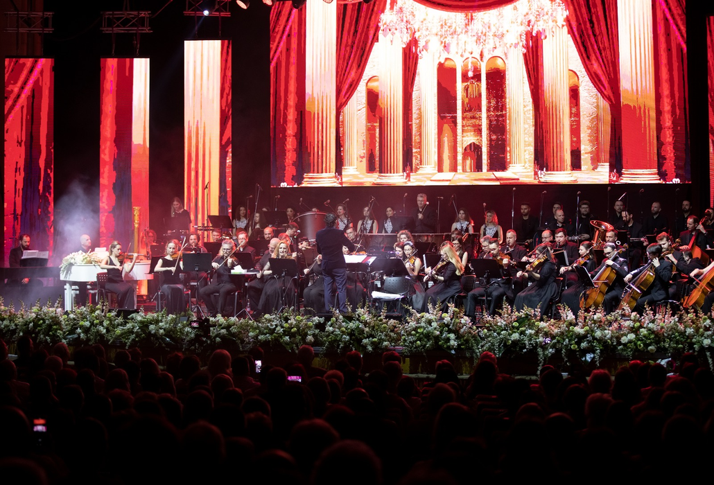 Fuego, spectacol impresionant pe scena Sălii Palatului. Artistul, aplaudat la scenă deschisă de mii de fani