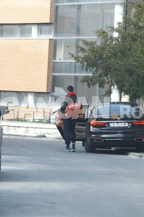 L-am prins pe stradă! Ce avea HORIA TECĂU în sacoşe