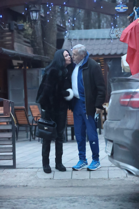 Ilie Năstase, galant față de Ioana Simion!  CANCAN.RO a surprins sărutul care demonstrează că și-au rezolvat problemele!