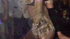 Un nou scandal in showbiz intre Chivu si Mocanu? Uite ce a facut Loredana la ultimul show in club! Imagini fierbinti
