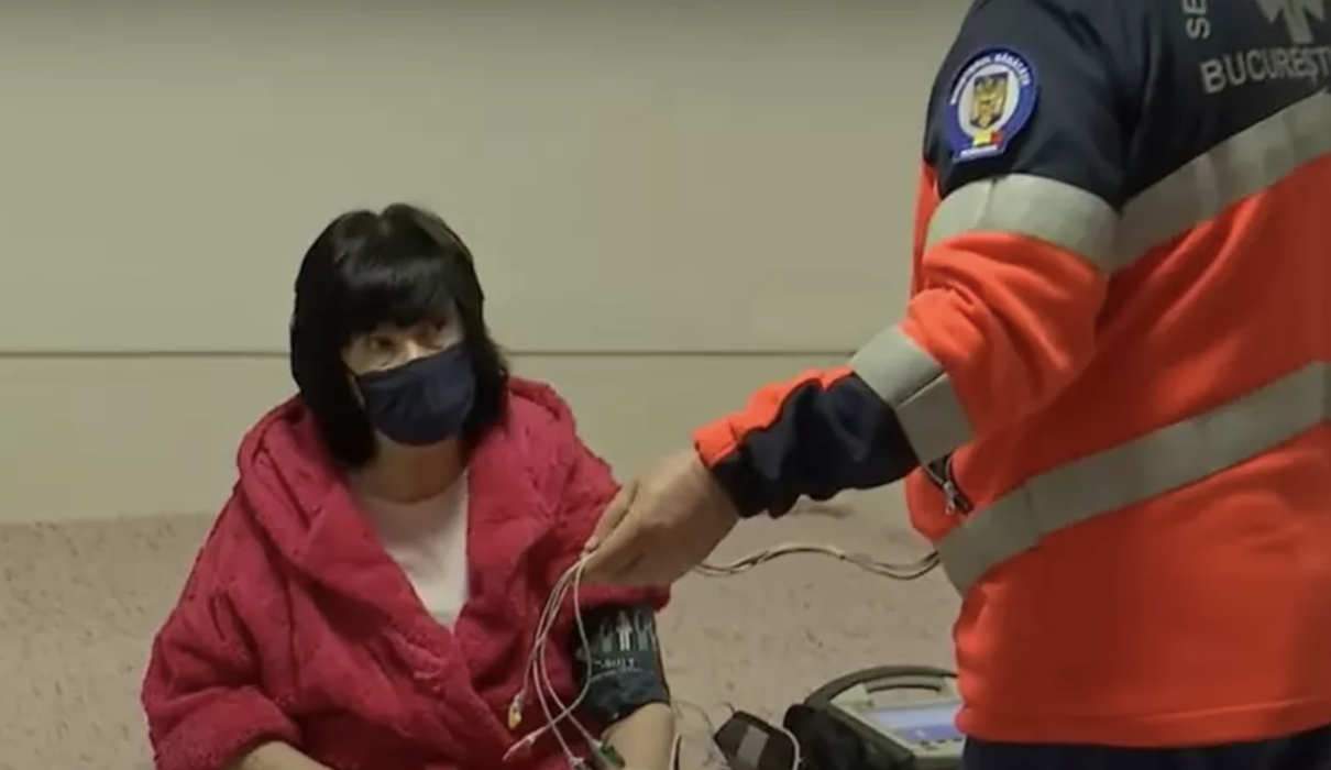 Mariana Moculescu, pe mâna medicilor! A chemat ambulanța de urgență: ”Nu mai pot să mai lupt”
