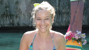 Laura Cosoi, cu sanii la inaintare pe mare! Fotografia a fost realizata in aceasta dimineata: "Am inceput ziua cu o plimbare"