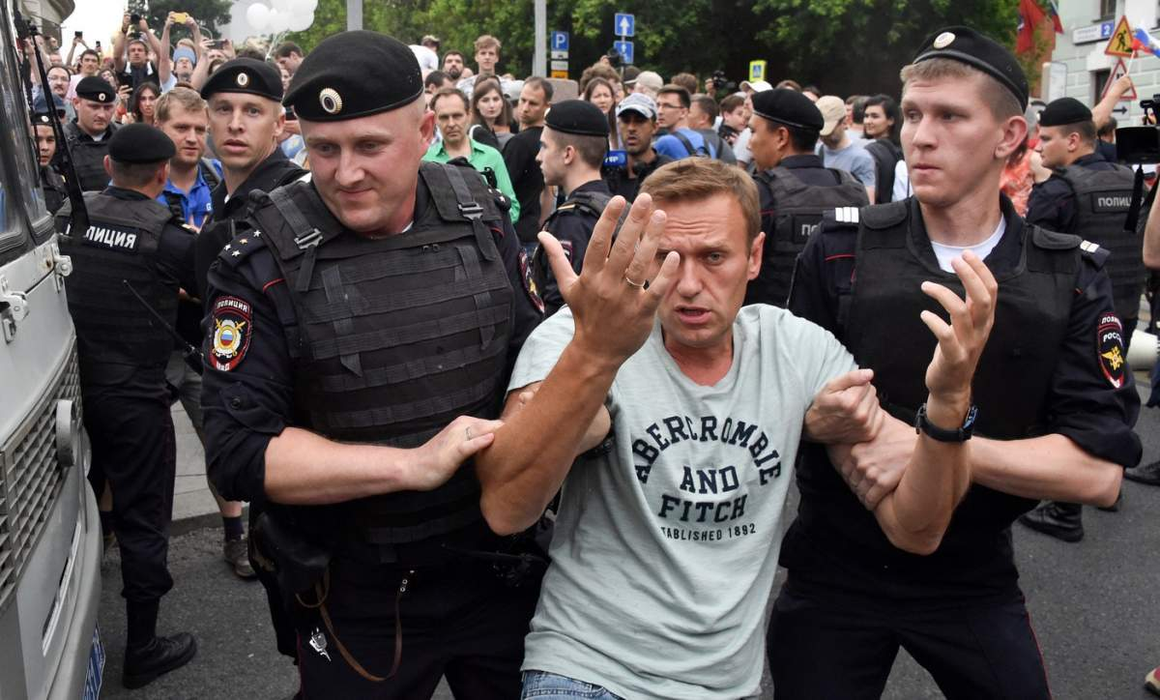 Mama lui Aleksei Navalnîi, strigăt de disperare în fața închisorii unde a murit fiul său. Ce îi cere lui Vladimir Putin. „Depinde doar de tine”