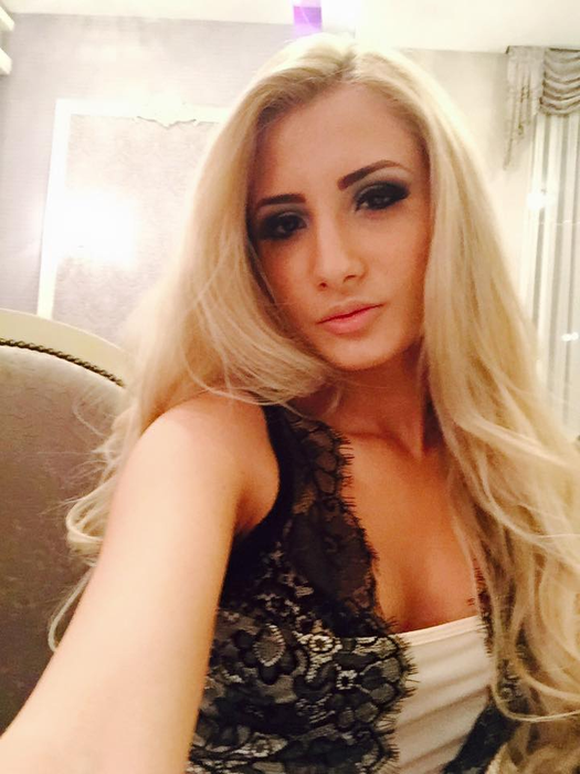 Claudia Puican a apelat la implantul mamar (Foto: Facebook)